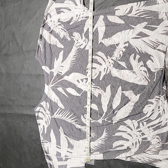 Tryst Foliage Tee - Picture 14 of 16